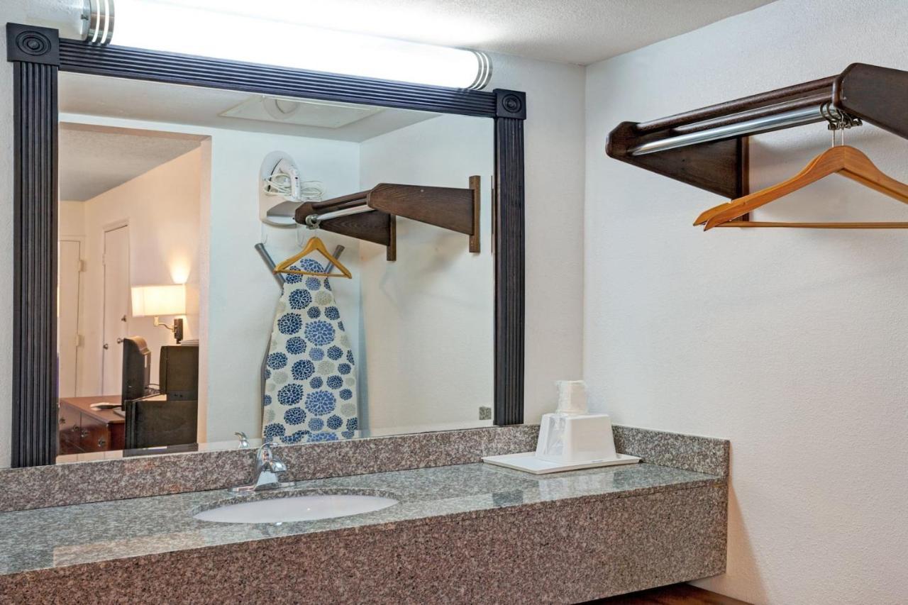Zen Living Suites Extended Stay - Jacksonville - University Blvd Exteriör bild