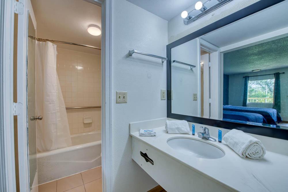 Zen Living Suites Extended Stay - Jacksonville - University Blvd Exteriör bild