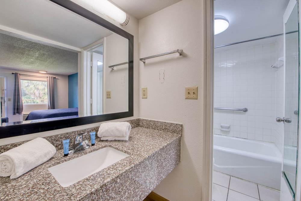 Zen Living Suites Extended Stay - Jacksonville - University Blvd Exteriör bild